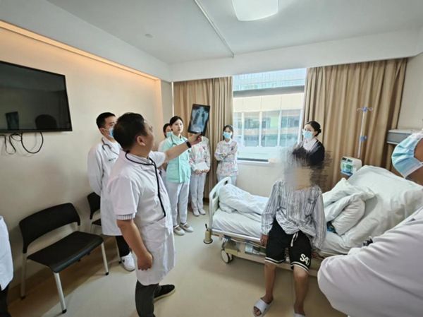 醫護一體查房中。重慶康心醫院供圖