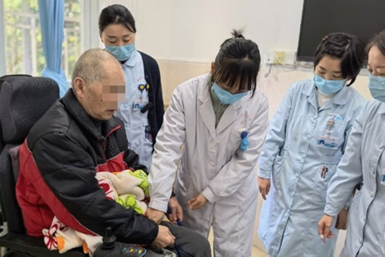 臨床查房。西南大學醫院供圖