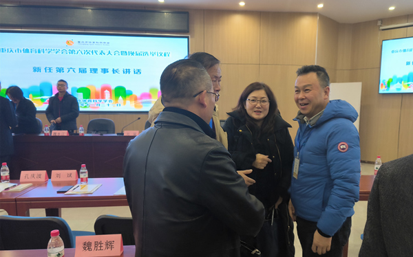 劉筑（右一）當選重慶市體育科學學會常務理事。重慶道格骨科醫院供圖