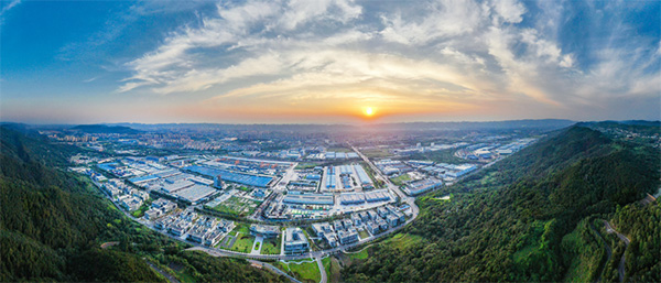 蓬勃發展的重慶國際物流樞紐園區。重慶國際物流樞紐園區供圖