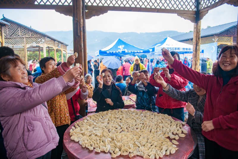 大周鎮，村民比拼廚藝。侯本艷攝