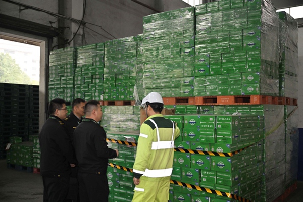 執法現場。重慶市市場監管綜合行政執法總隊供圖