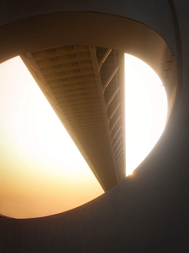 宛如宇宙飛船造型的白居寺長江大橋。張坤琨攝