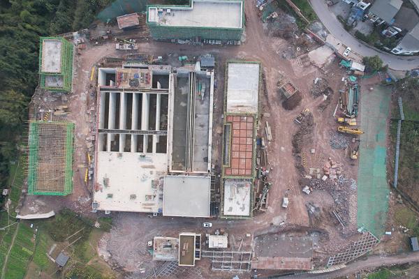 澄江污水處理廠工程項目施工現場。重慶市住房城鄉建委供圖