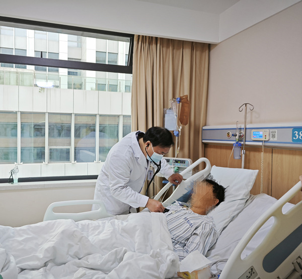 查房中。重慶康心醫院供圖