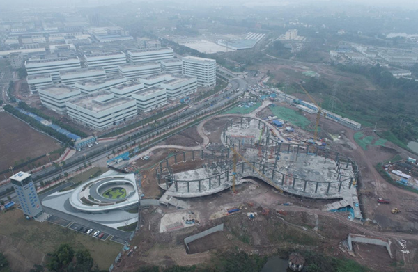 團結湖數字經濟產業園濱水會展中心現場航拍照片。中建八局供圖