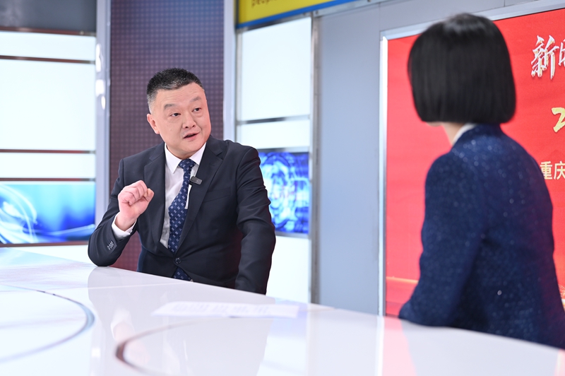 重慶市人大代表、萬州區區長李慶做客人民網重慶頻道、重慶發布“新時代 新征程 新重慶——2024重慶兩會會客廳”系列訪談。鄒樂攝