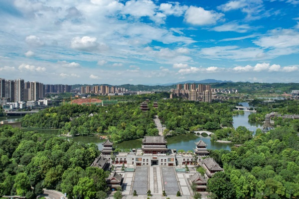 鳥瞰秀湖公園。曾清龍攝