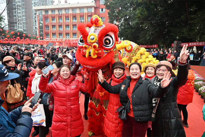 現場處處洋溢著濃濃的社區鄰里情。郭旭攝