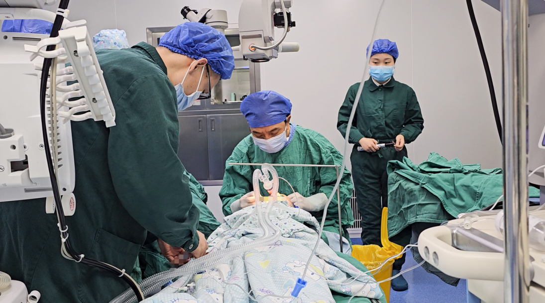 手術現場。重慶愛爾兒童眼科醫院供圖