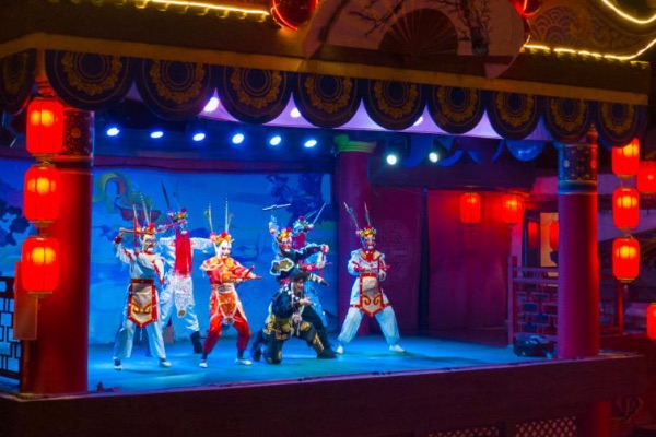 融創渝樂小鎮表演。重慶融創文旅城供圖