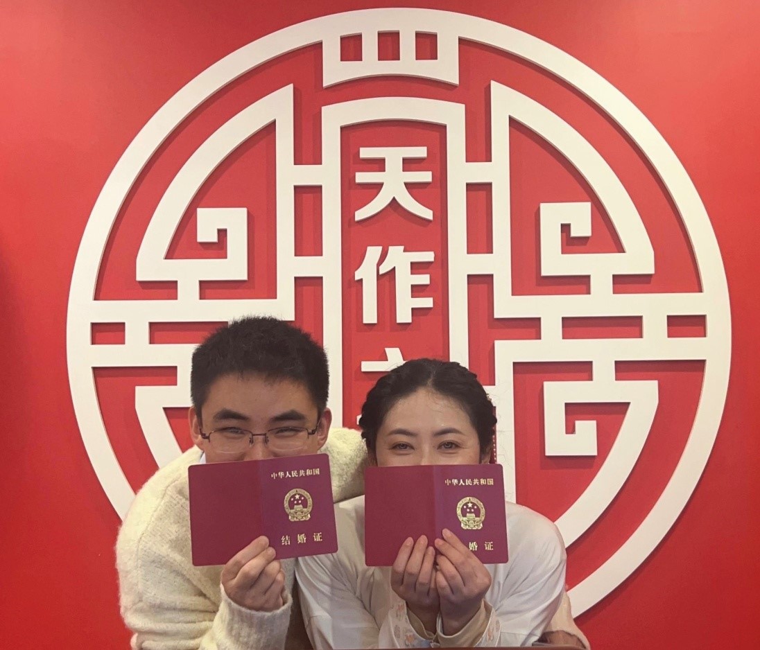 這對“醫護夫妻”剛結婚不久。受訪者供圖