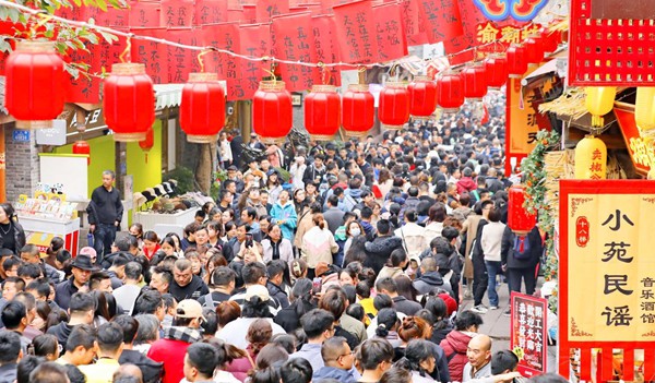 春節假期的十八梯。十八梯供圖