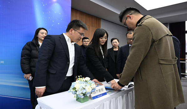 企業正現場進行咨詢洽談。主辦方供圖