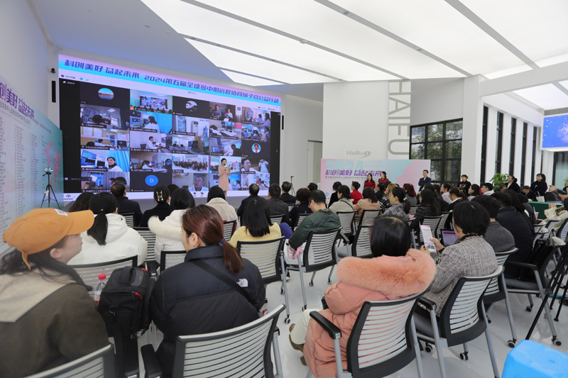 活動現場遠程手術指導。受訪者供圖