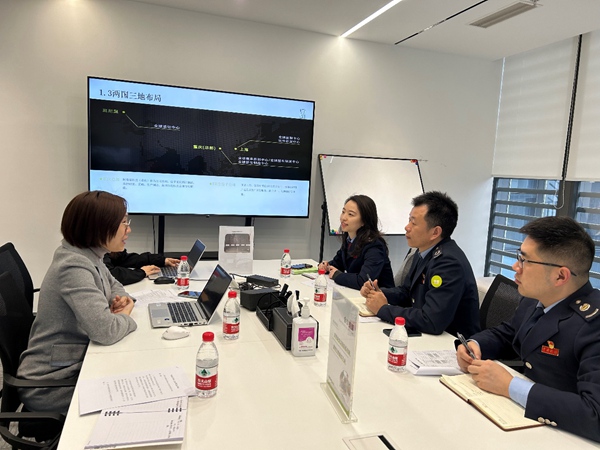 “江天同心”5S工作室成員走訪阿維塔科技（重慶）有限公司。陳佩攝