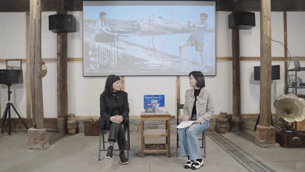 虹影作客重慶發布《對話大咖》。余潔攝