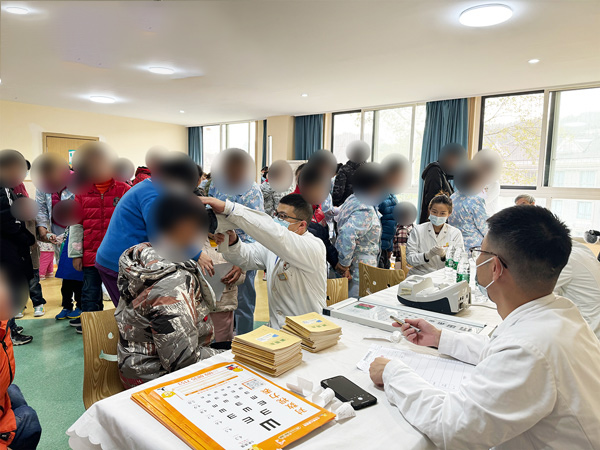 義診現場。重慶小米熊兒童醫院供圖