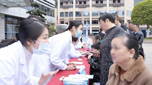 義診現場。重慶仁品耳鼻喉醫院供圖