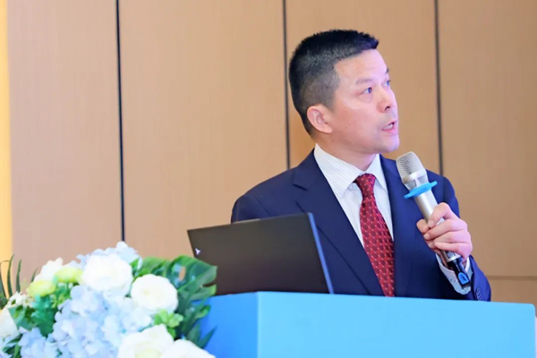 重慶愛成大坪眼科醫院業務院長徐智勇分享課題。重慶愛成大坪眼科醫院供圖