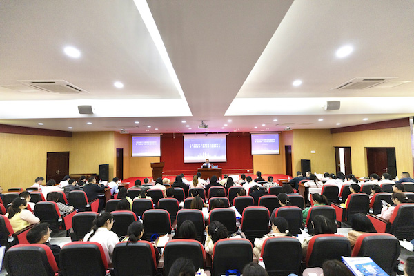 江北區稅務局在港城工業園區開展科技創新政策宣講輔導會，127家制造業科技型企業代表參加。張春廣攝