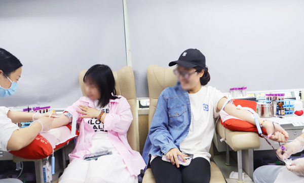 獻血現場。重慶團圓口腔醫院供圖