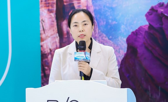 張奕霞分享課題現場。重慶南坪愛爾眼科醫院供圖