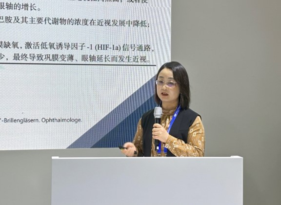 陳春梅分享課題《思問臨床效果觀察》。重慶南坪愛爾眼科醫院供圖