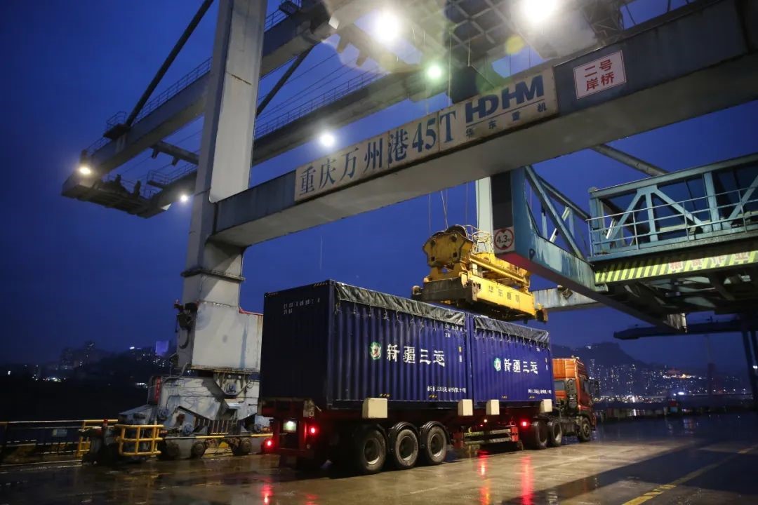 萬州港集裝箱作業區。重慶物流集團供圖
