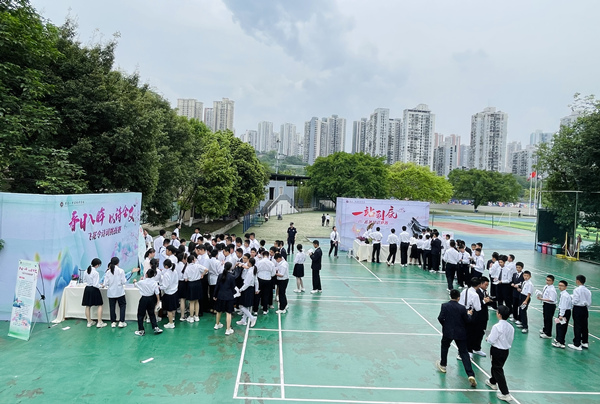 活動外場。