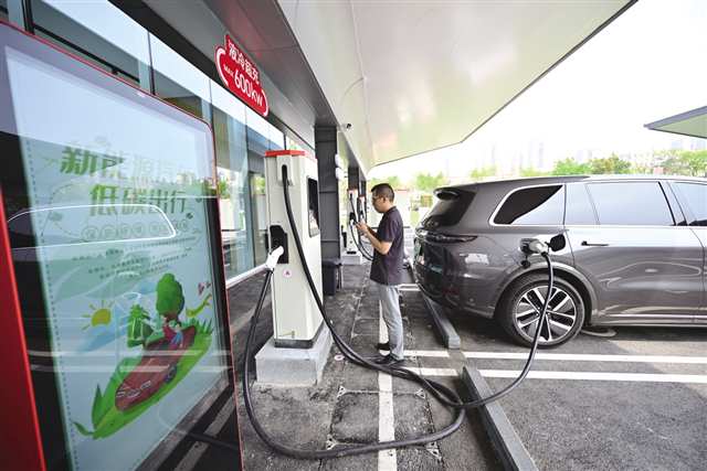 美業路智能超充示范站 攝/郭旭