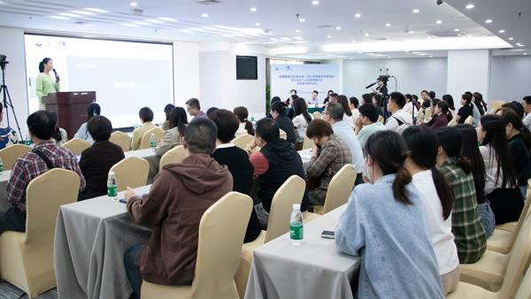 直播現場。華廈渝州眼科醫院供圖