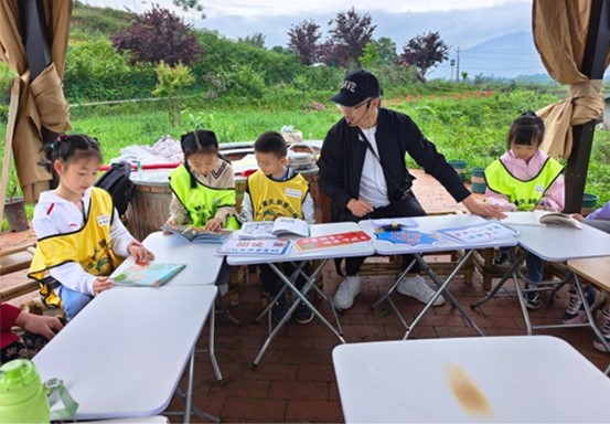 小朋友閱讀分享環節。重慶愛爾眼科醫院總院供圖