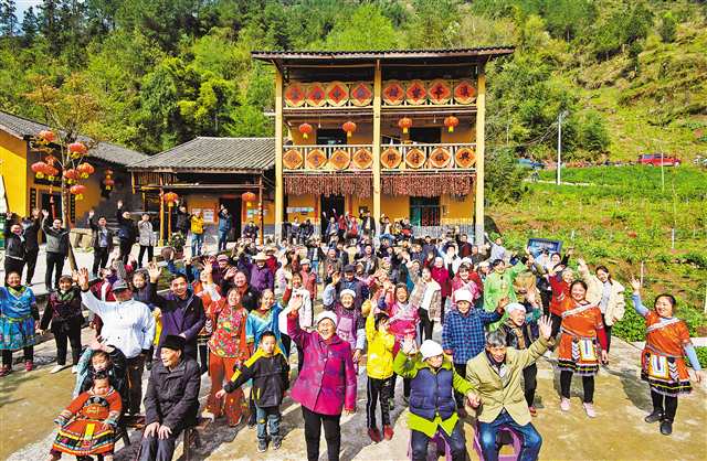 石柱縣中益鄉華溪村村民大合影。（本報資料圖片）記者 萬難 龍帆 攝\視覺重慶