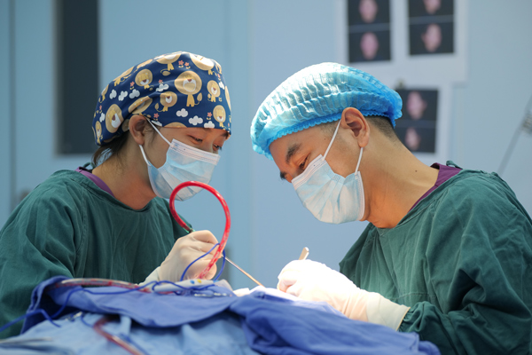 手術現場。重慶當代整形外科醫院供圖