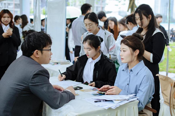 供需雙方現場交流。重慶旅游職業學院供圖