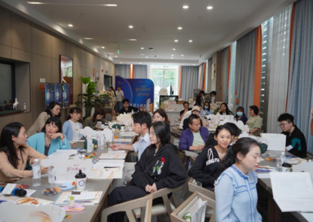 臨床案例討論現場。重慶星榮整形外科醫院供圖