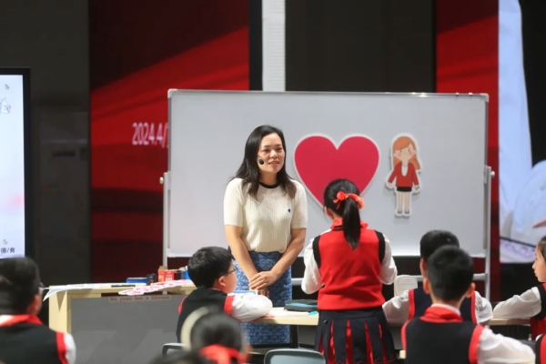 微班會《學會和父母好好說話》現場展示。重慶啟誠巴蜀小學供圖