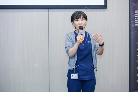 高揚致辭。重慶星榮整形外科醫院供圖