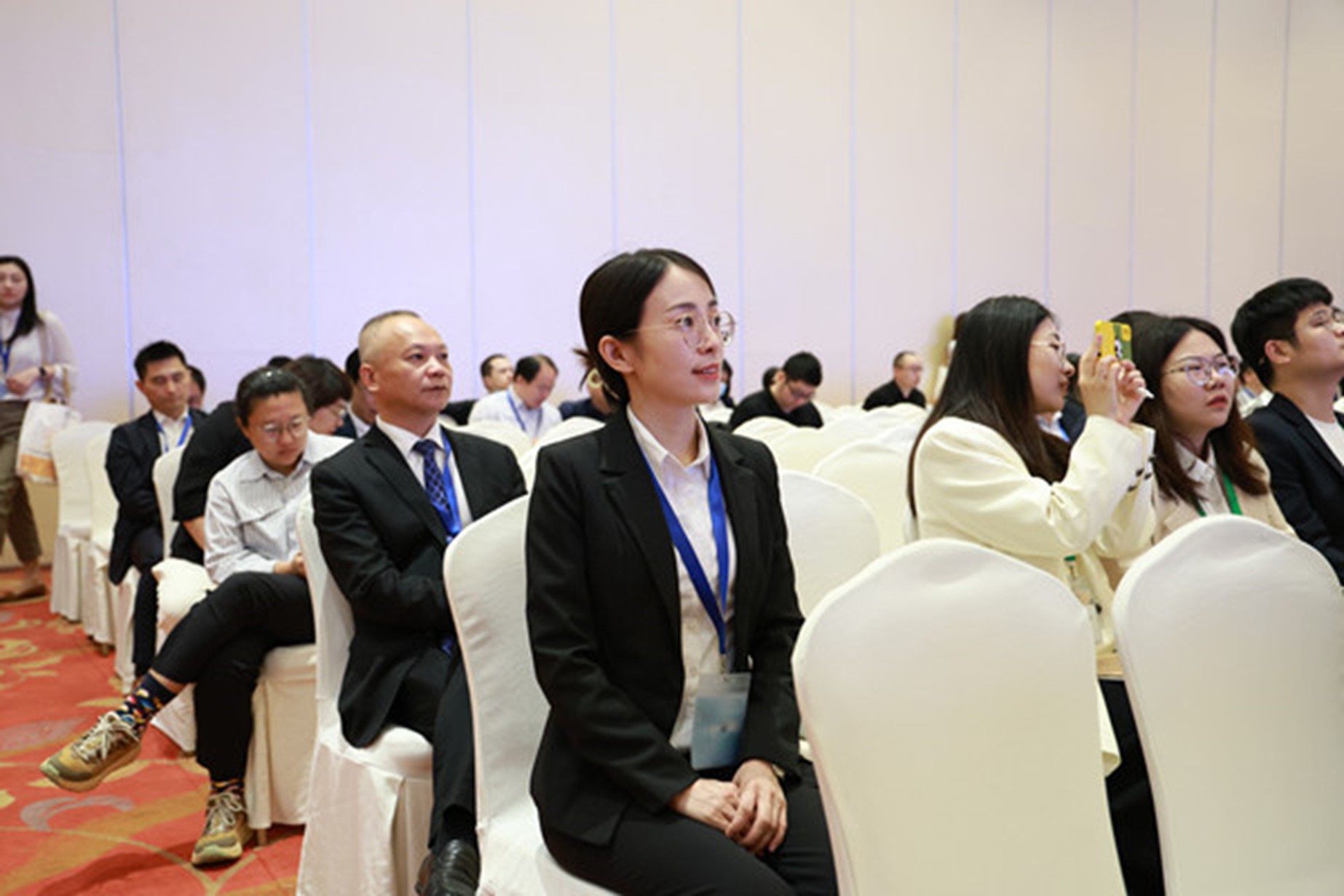 楊雪梅受邀參會。重慶迪邦皮膚病醫院供圖