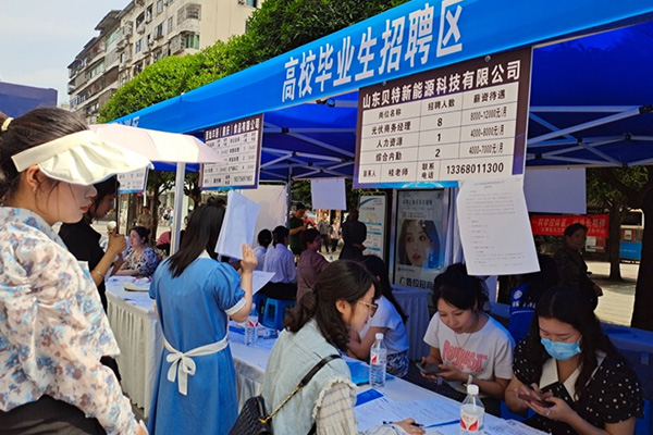 招聘活動現場。江津區人力社保局供圖