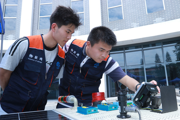 智慧物聯數據采集展示。戚馨月攝