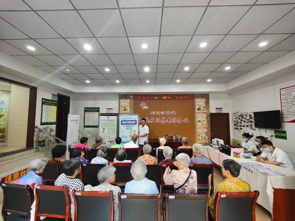 健康知識宣講。重慶道格骨科醫院供圖