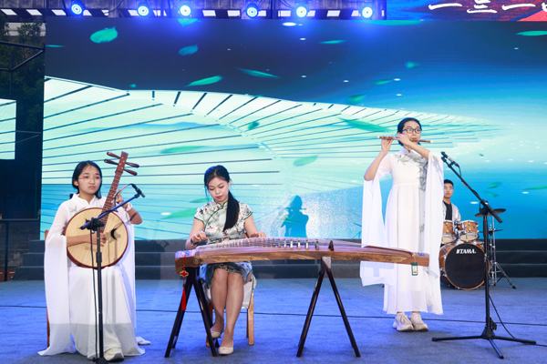 民樂演奏。曾英豪攝