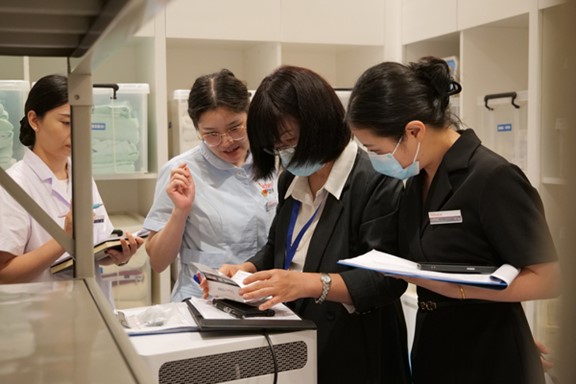 審核現場。重慶當代整形外科醫院供圖