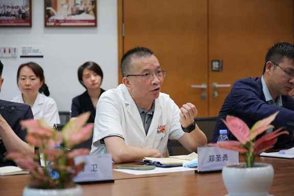 審核現場。重慶當代整形外科醫院供圖