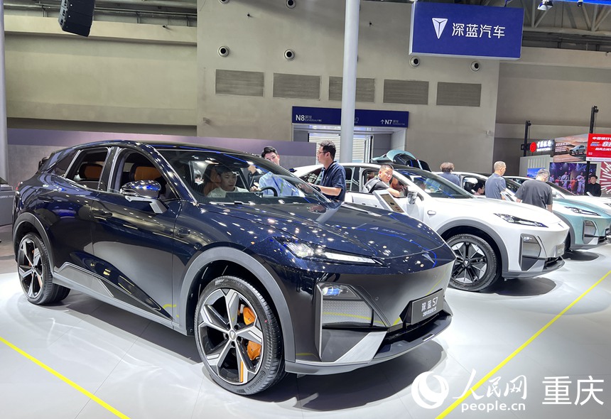 深藍S7黑金騎士版。人民網記者 胡虹攝