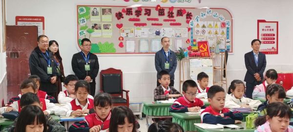 課堂現場。重慶萬盛小學校供圖