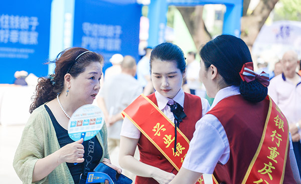 現場為群眾普及金融知識。興業銀行重慶分行供圖