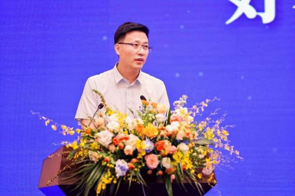 好老師教育集團董事長徐進程致辭。重慶市繼續教育學會供圖